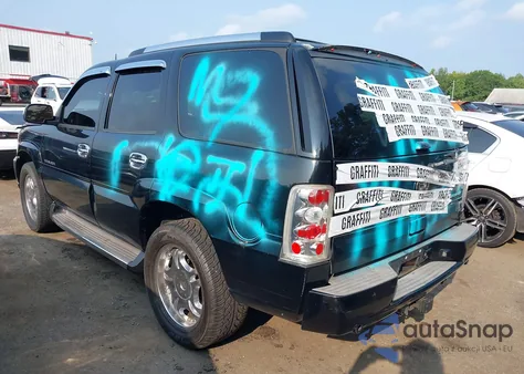 2005 Cadillac Escalade Standard z USA, uszkodzony, nr VIN 1GYEK63N95R112044